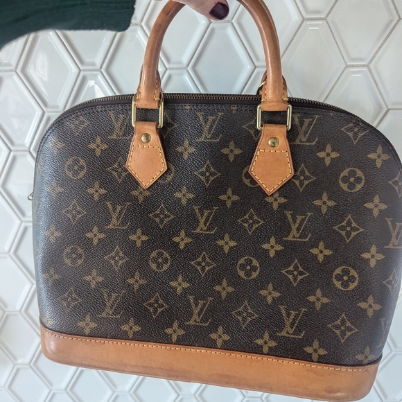 Louis Vuitton Alma - Picture 1 of 17